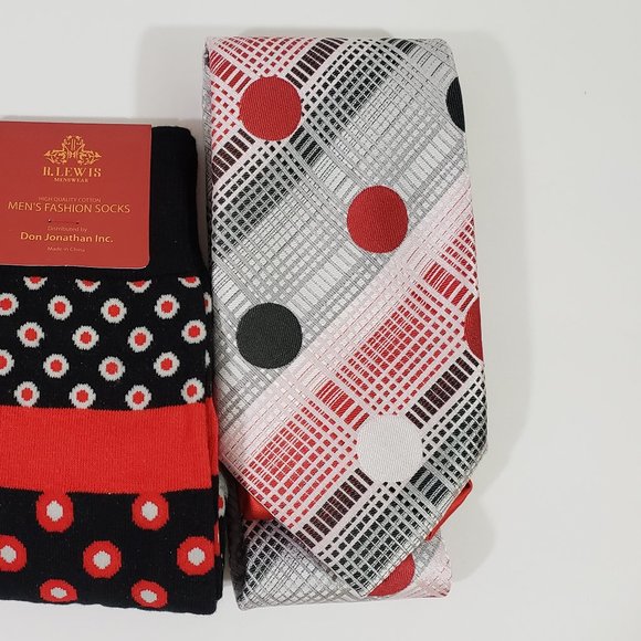 Robert Lewis Red Neck Tie Hanky Socks Box 3 Set - Picture 2 of 8